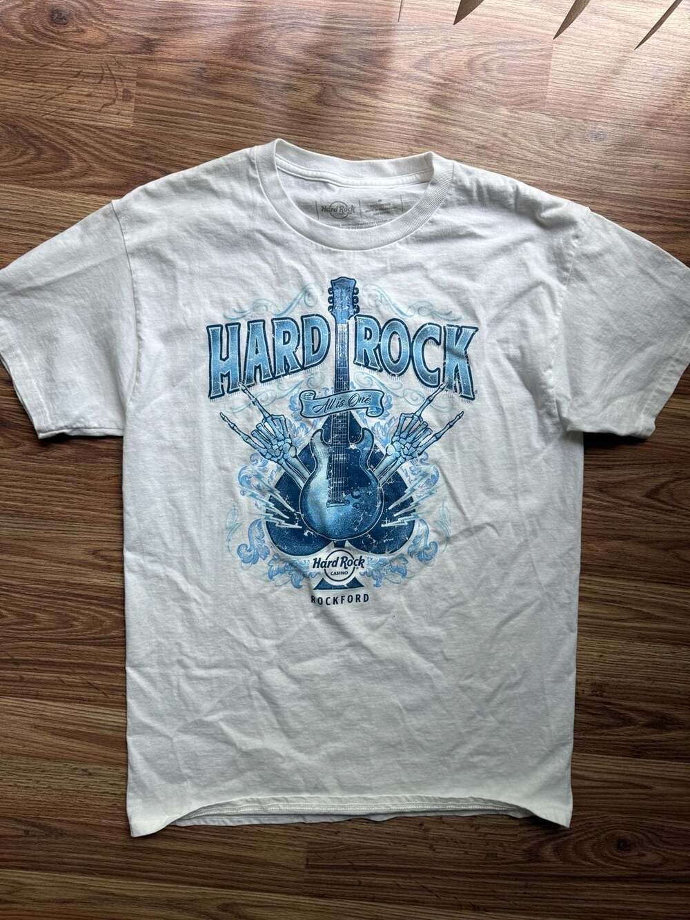 Hard Rock Casino Rockford All Is One Guitar Graphic T-Shirt Medium